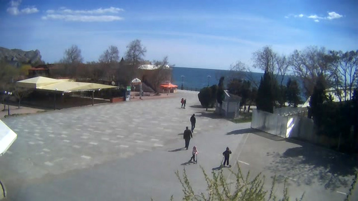 Центральная площадь набережной Судака